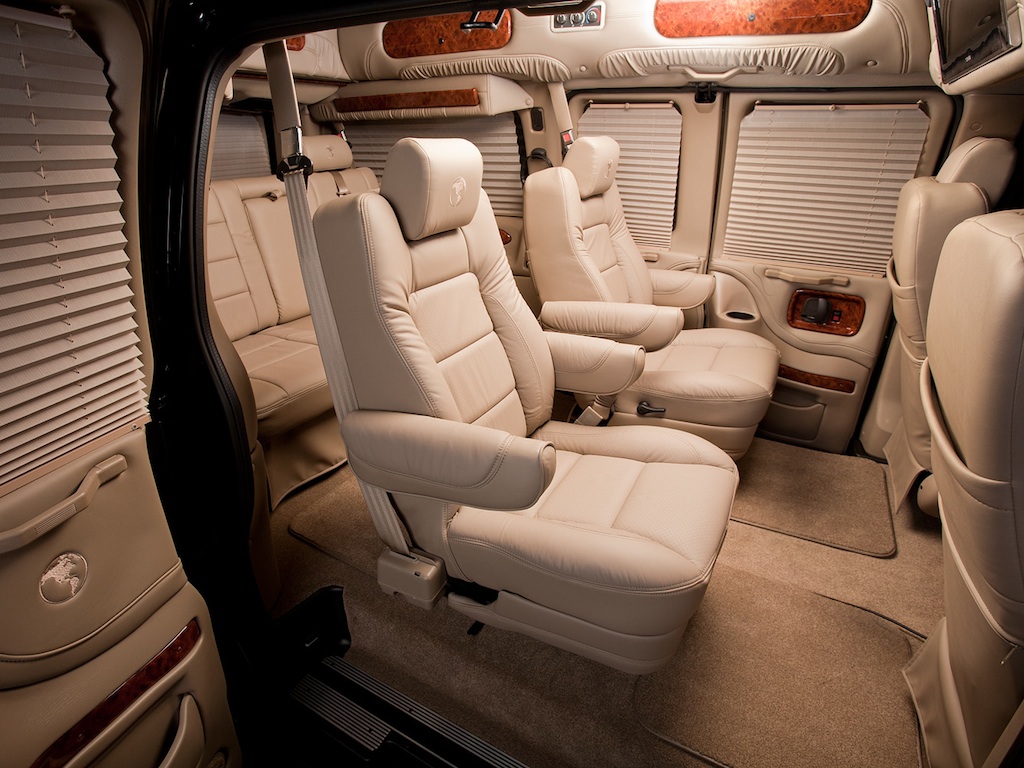 Фото салона Chevrolet Express Explorer